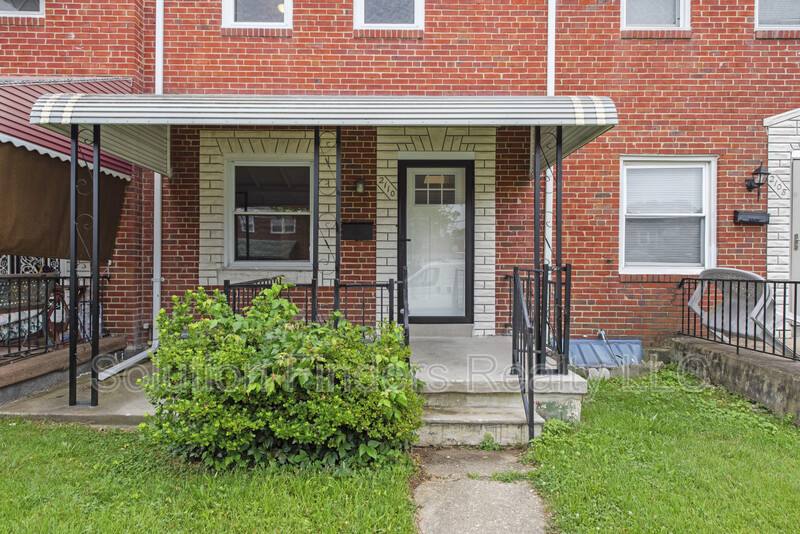 Townhouse for rent at 2110 Coralthorn Rd, Middle River, MD 21220