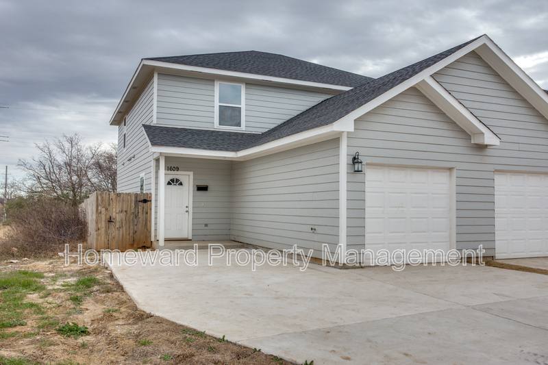 Apartment for rent at 1609 Daniel St, Fort Worth, TX 76104