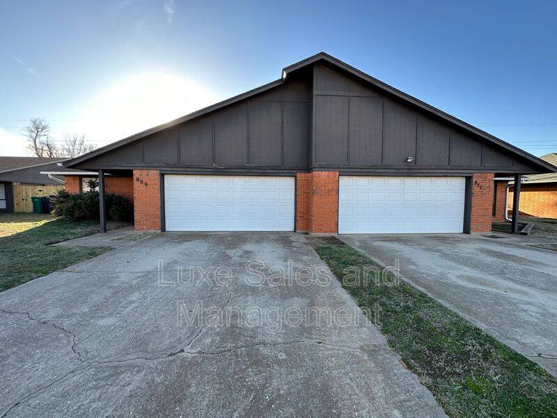 House for rent at 809 N Eagle Lane, Oklahoma City, OK 73127