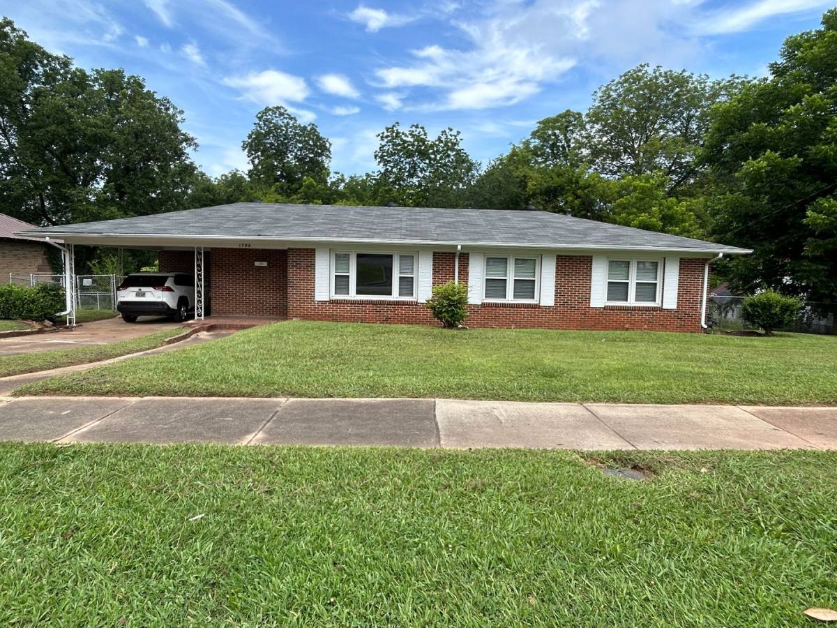 1706 Dooley Ave, Anniston, AL 36201