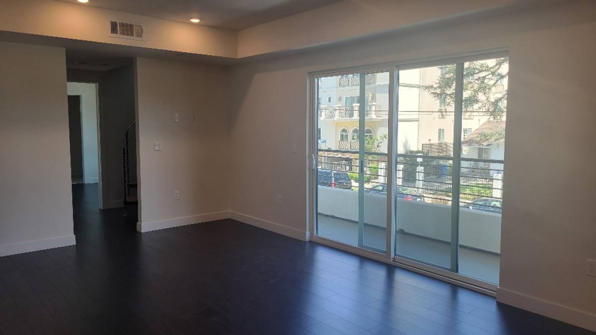 Apartment for rent at 5758 Camellia Ave, North Hollywood, CA 91601