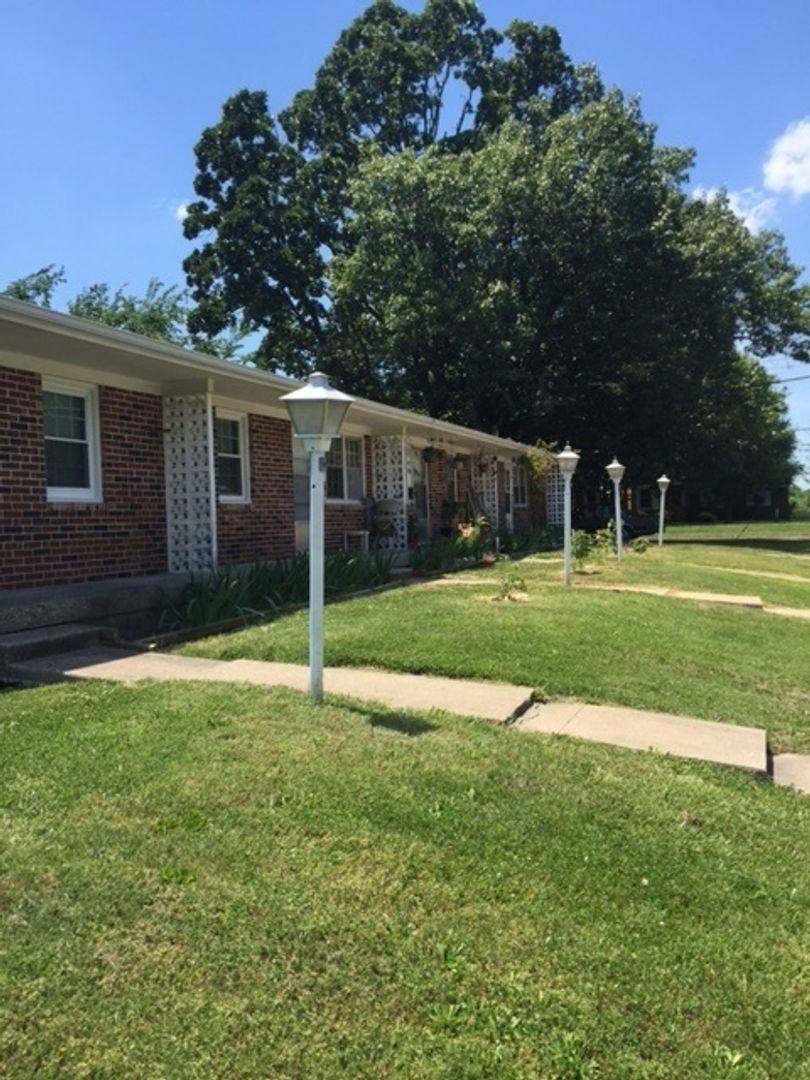 Apartment for rent at 420-426 W S St, Bolivar, MO 65613