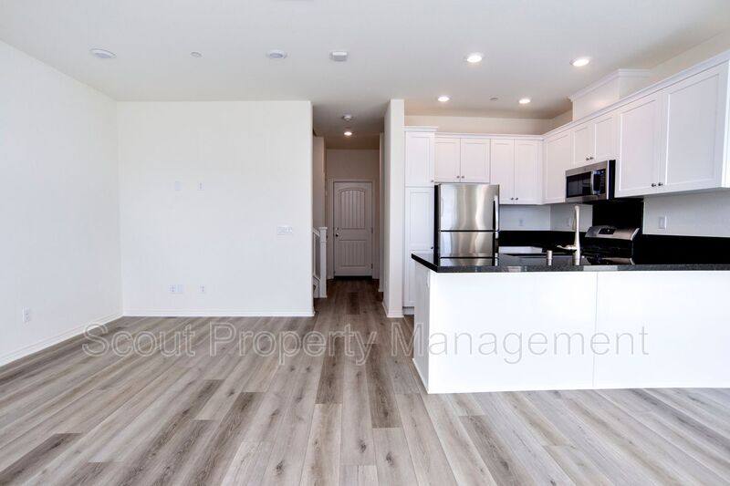 Townhouse for rent at 24131 Tuscany Ave, Murrieta, CA 92562