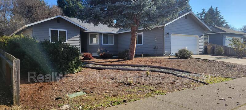 House for rent at 1267 SW Ironwood Dr, Grants Pass, OR 97526