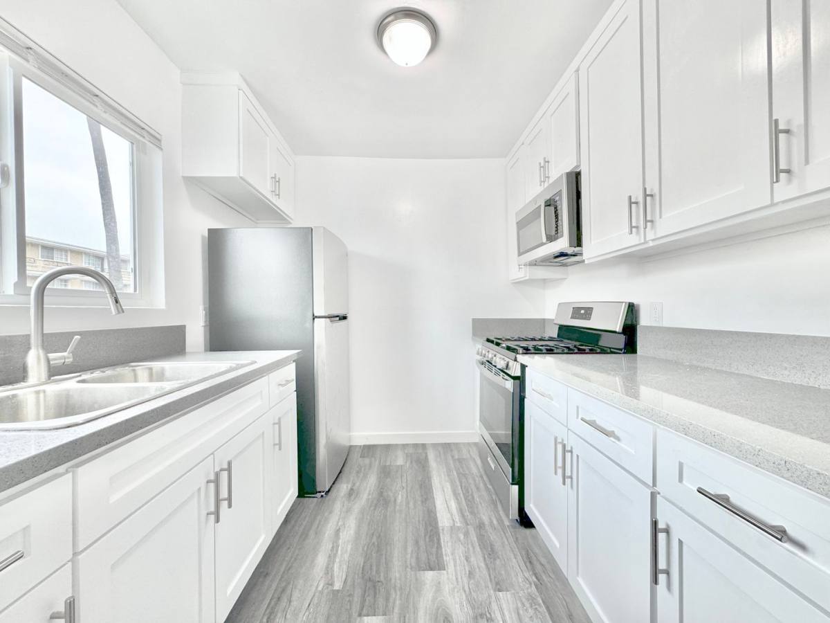 Apartment for rent at 956 Elden Ave, Los Angeles, CA 90006