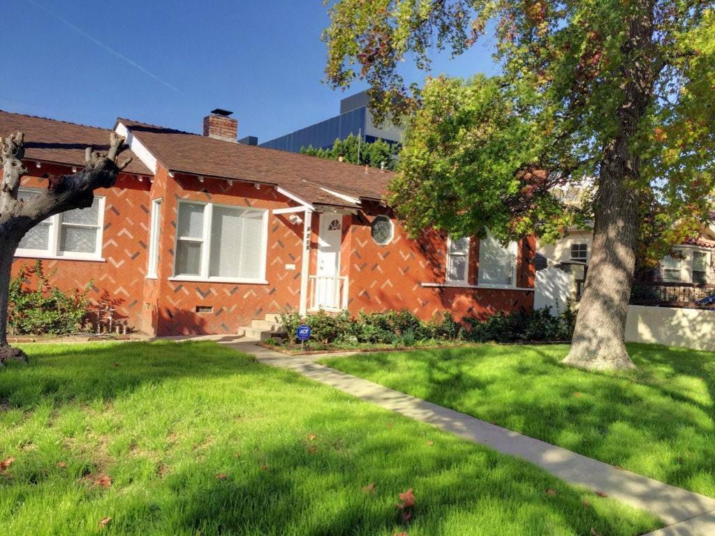 House for rent at 4715 Buffalo Ave, Sherman Oaks, CA 91423