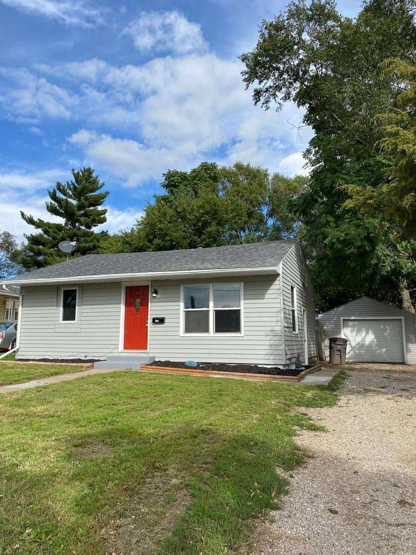 House for rent at 1409 Searle St, Des Moines, IA 50317