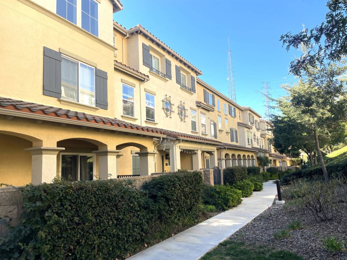 Townhouse for rent at 15645 Odyssey Dr, Granada Hills, CA 91344
