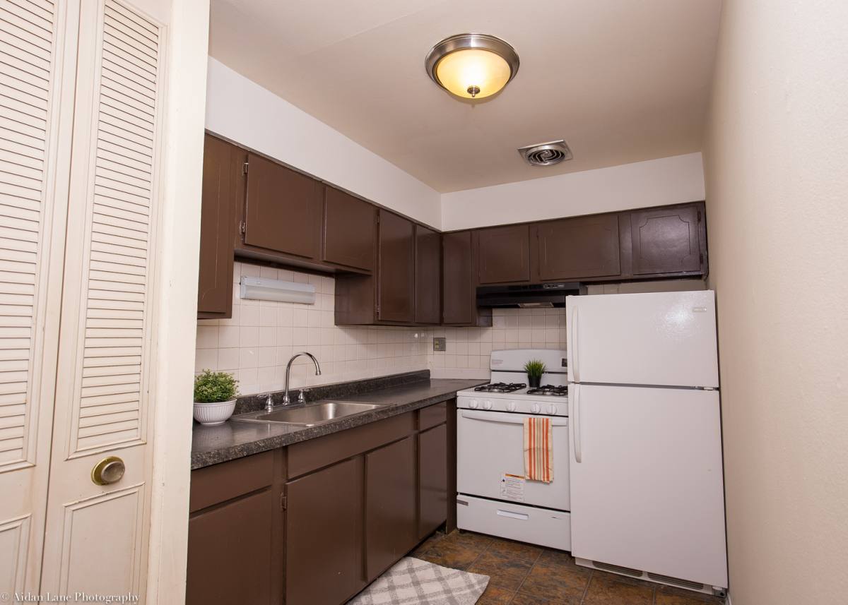 Apartment for rent at 421-31 W Barry, Chicago, IL 60657