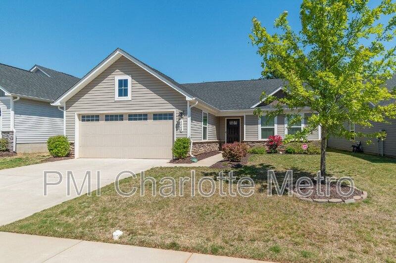 House for rent at 6048 Bellastead Dr, Charlotte, NC 28214