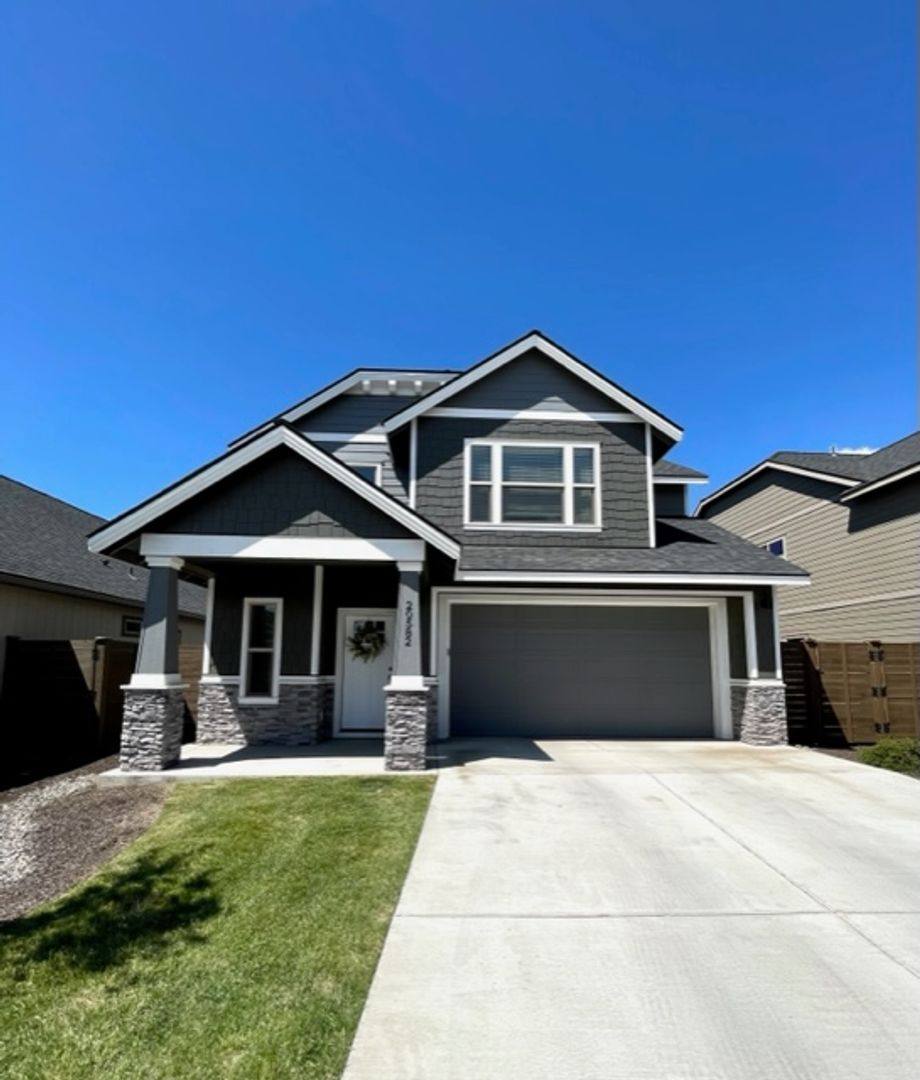 House for rent at 20582 SE Gemstone Ave, Bend, OR 97702