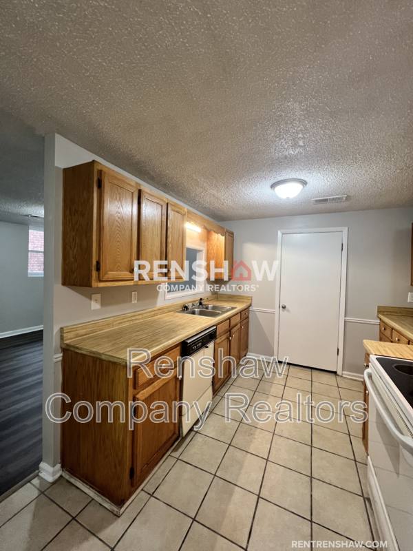 House for rent at 900 S College St #D5, Trenton, TN 38382