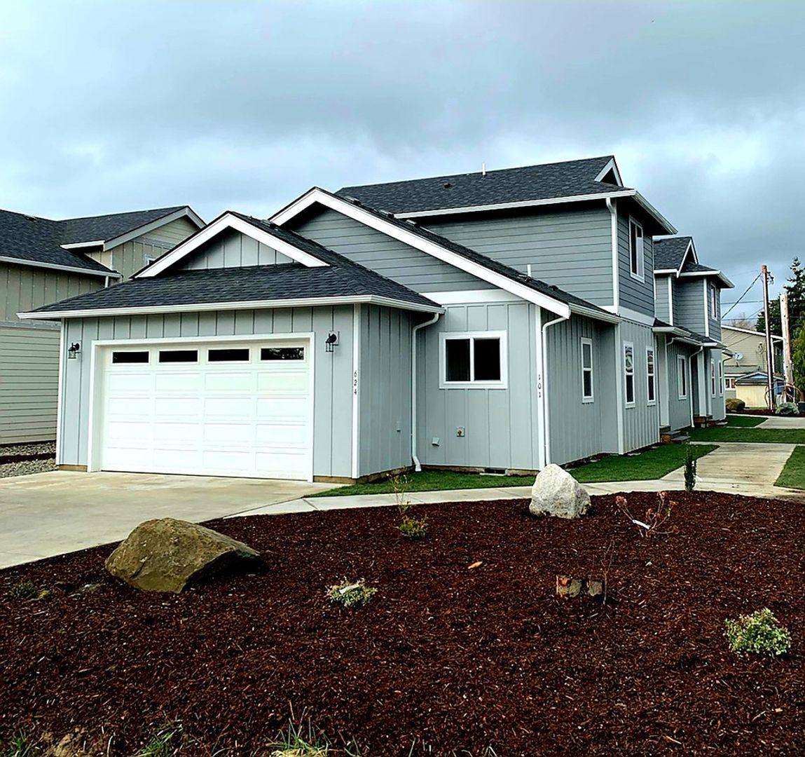 Apartment for rent at 624 E St, Blaine, WA 98230