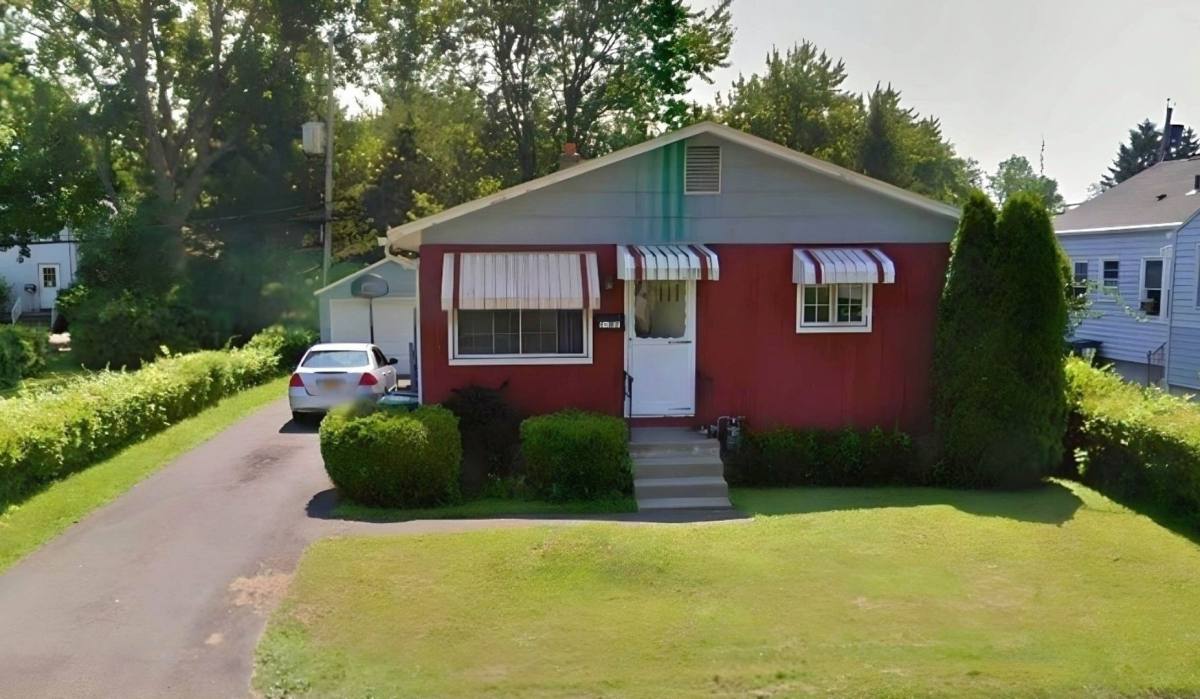 House for rent at 8 Park Ave, Latham, NY 12110