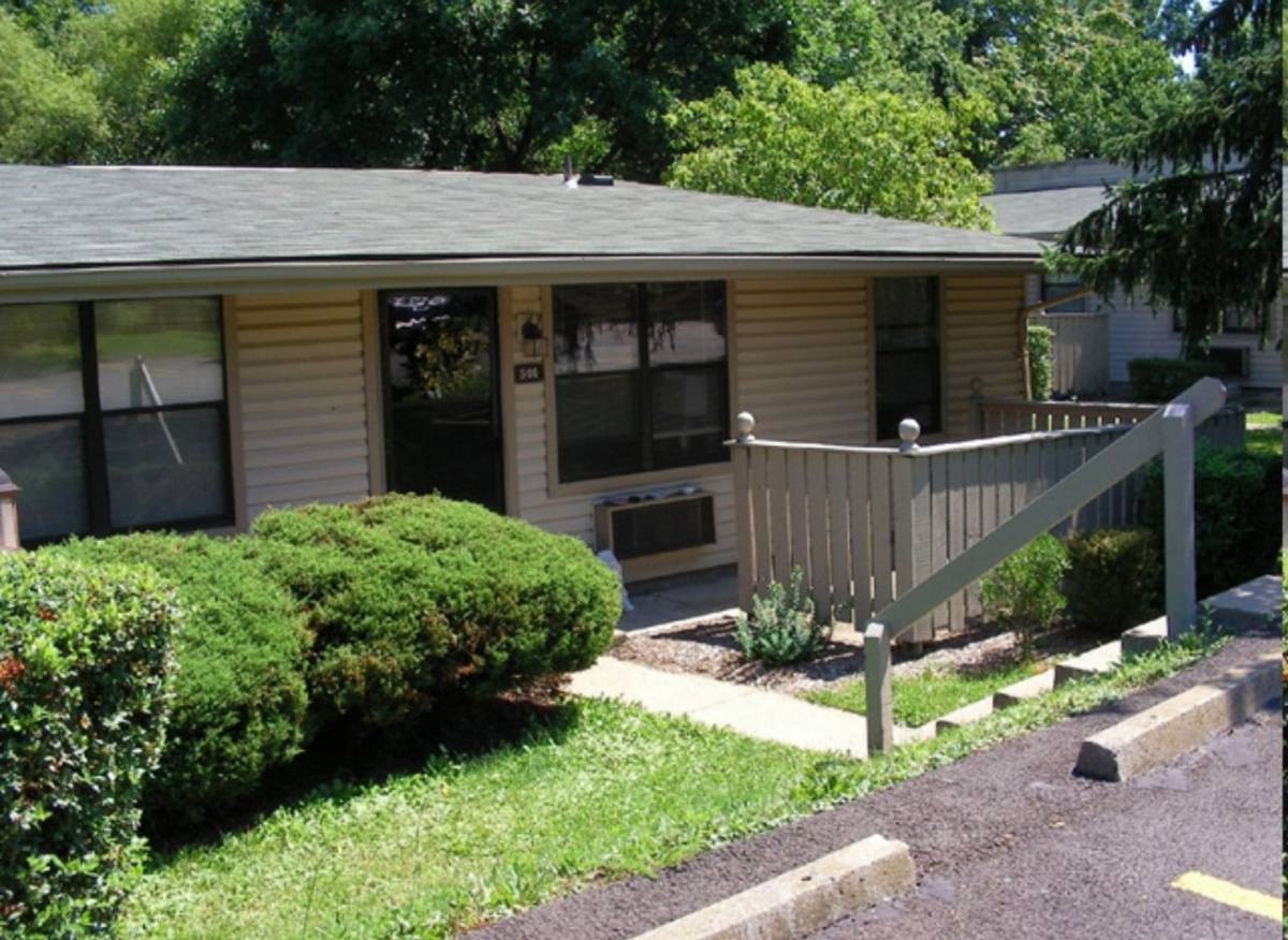 Apartment for rent at 1000 Dorothy St, Coraopolis, PA 15108