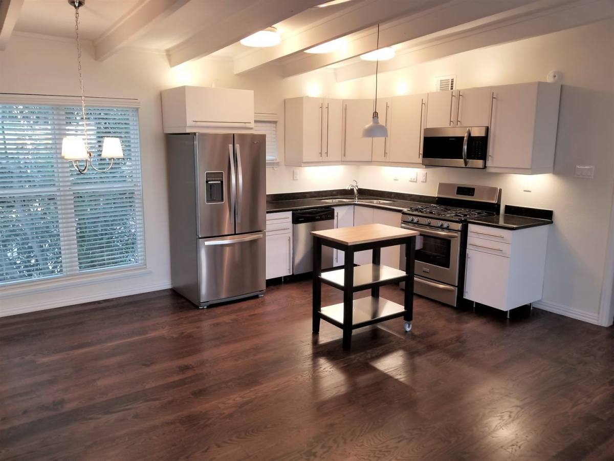 Apartment for rent at 216 Marshall St, Houston, TX 77006