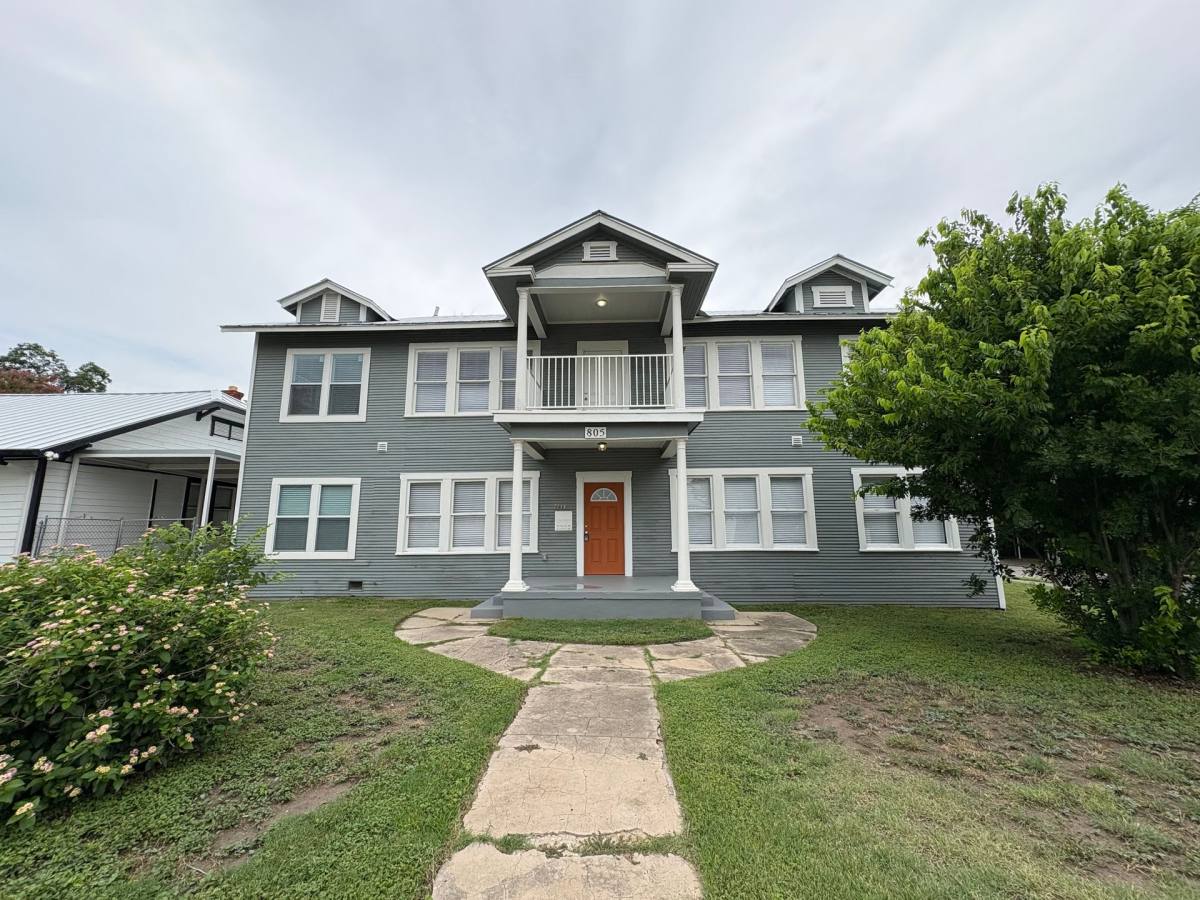 Apartment for rent at 805 W Summit Ave, San Antonio, TX 78212