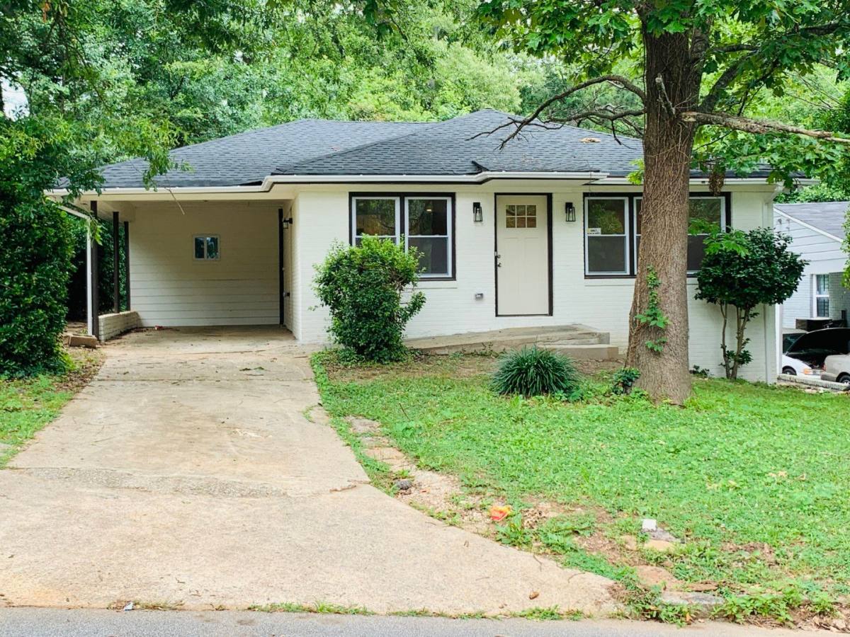 Townhouse for rent at 364 Brooks Ave SW, Atlanta, GA 30310