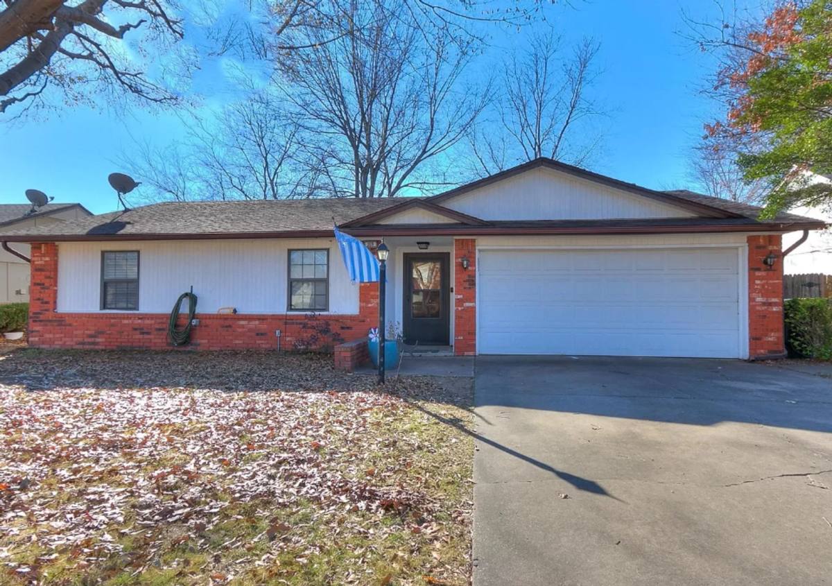House for rent at 209 W Canton St, Broken Arrow, OK 74012