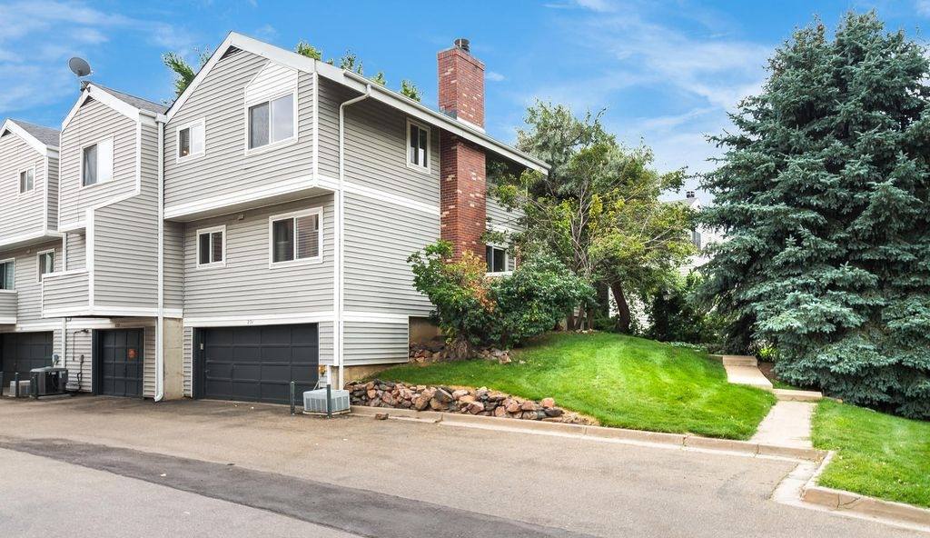 Townhouse for rent at 231 S Nome St, Aurora, CO 80012