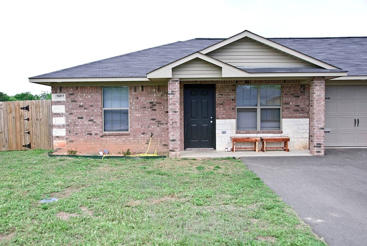 Townhouse for rent at 16992 Sentinel Lane, Lindale, TX 75771