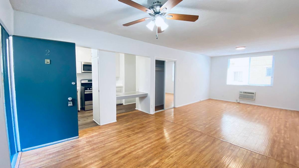 Apartment for rent at 7351 Variel Ave, Canoga Park, CA 91303