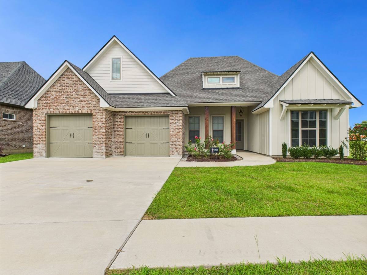 House for rent at 104 Carriage Lakes Dr, Youngsville, LA 70592