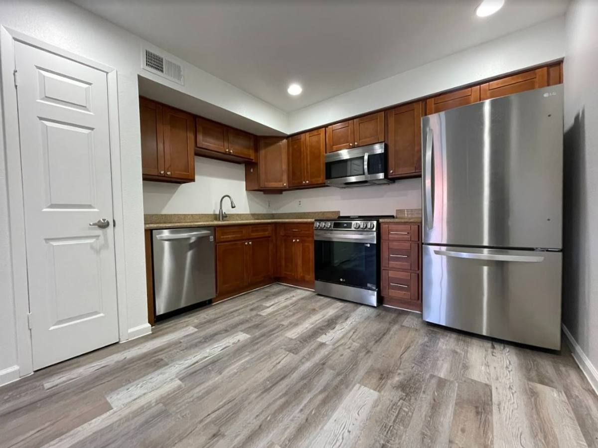 Townhouse for rent at 6229 E Greenway St, Mesa, AZ 85205
