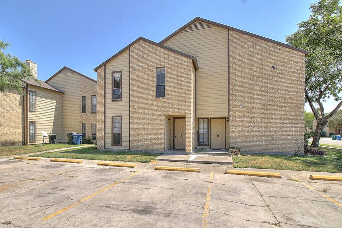 Townhouse for rent at 2314 Capitan Dr, Corpus Christi, TX 78414