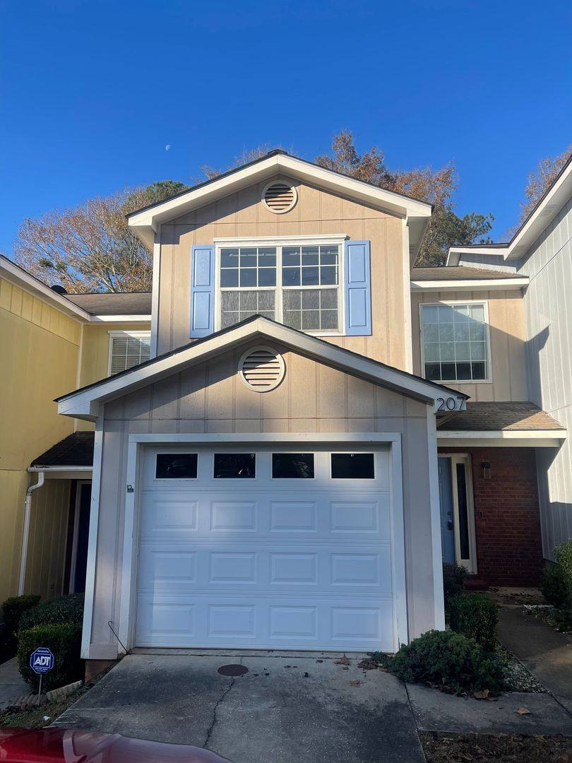 Townhouse for rent at 207 Woodrun Dr, Enterprise, AL 36330