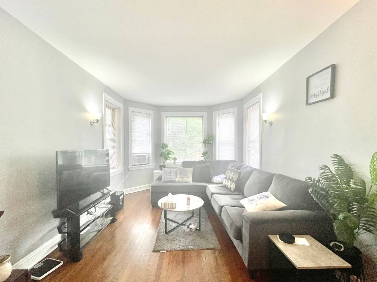 Apartment for rent at 6300-10 N Leavitt 2200-06 W Rosemont, Chicago, IL 60659