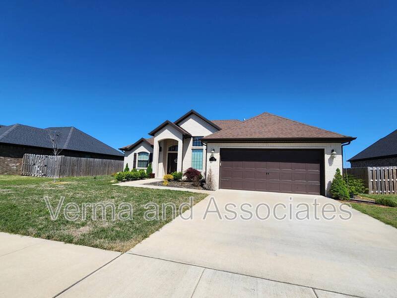 House for rent at 1740 Sunrise Circle, Centerton, AR 72719