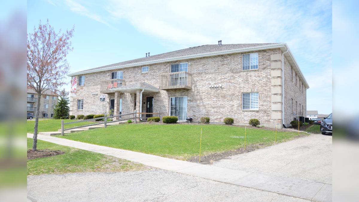 Apartment for rent at 1107 Regent Dr, Dekalb, IL 60115