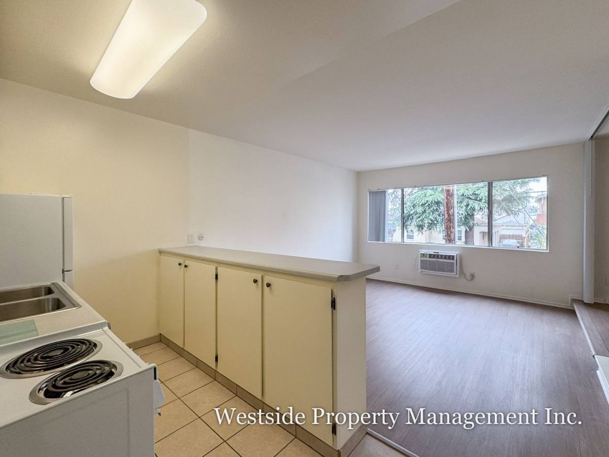 Apartment for rent at 5751 Camellia Ave, North Hollywood, CA 91601