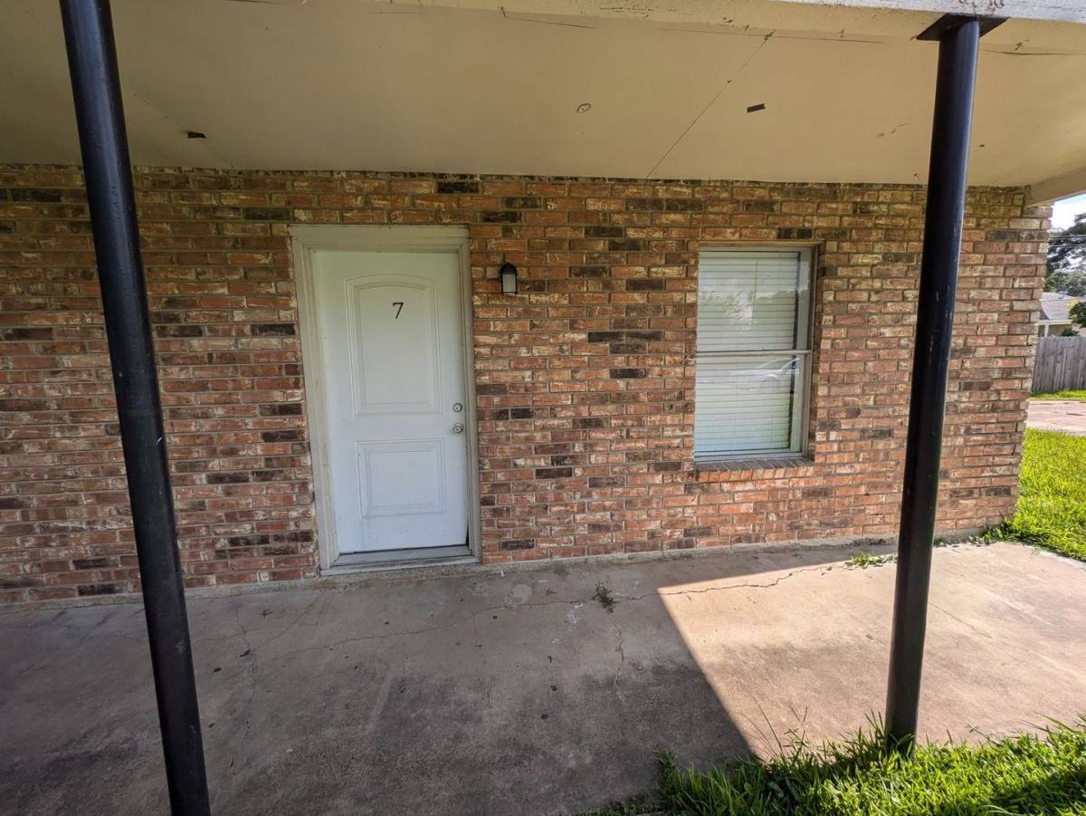 Apartment for rent at 4348 Sullivan St, Beaumont, TX 77705