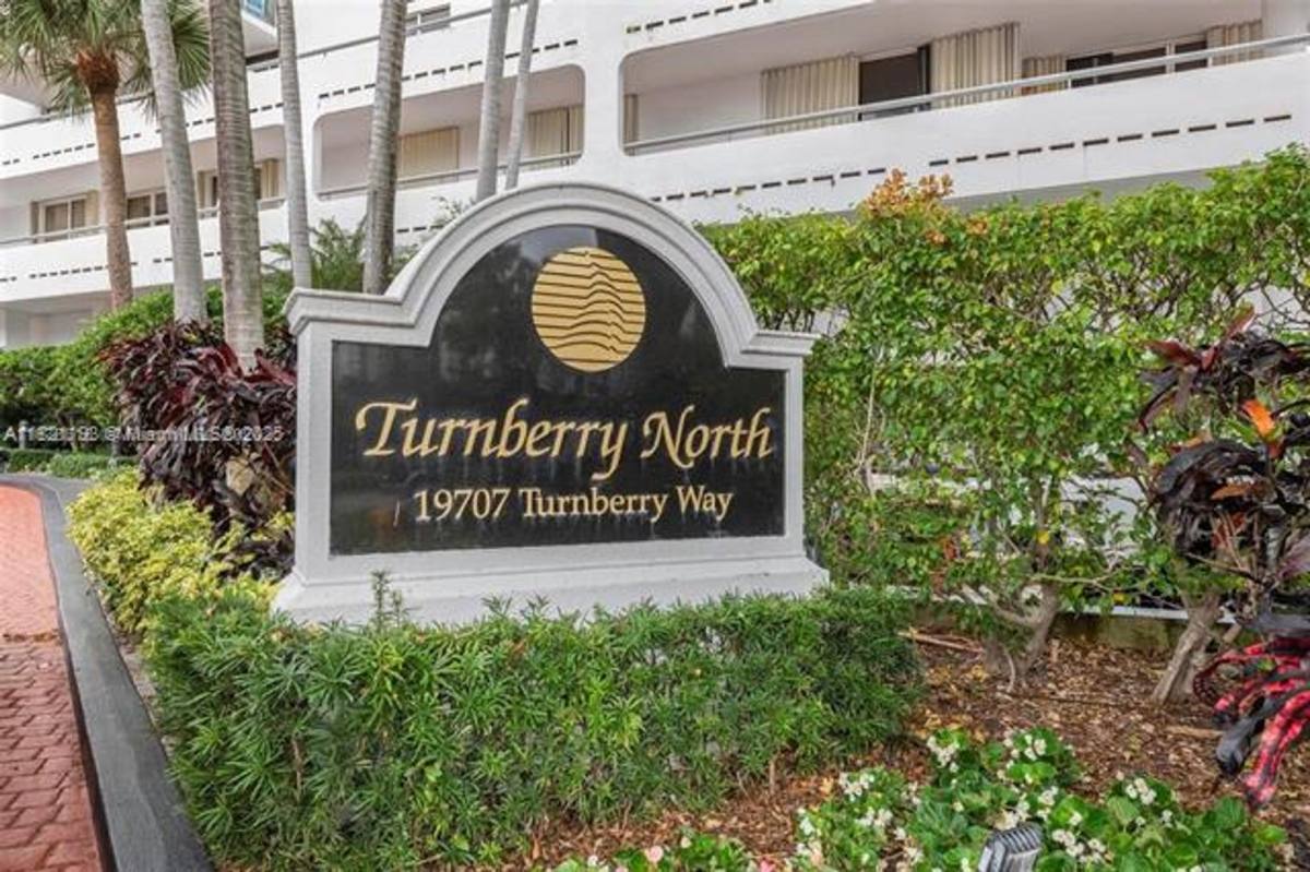 Apartment for rent at 19707 Turnberry Way, Miami, FL 33180