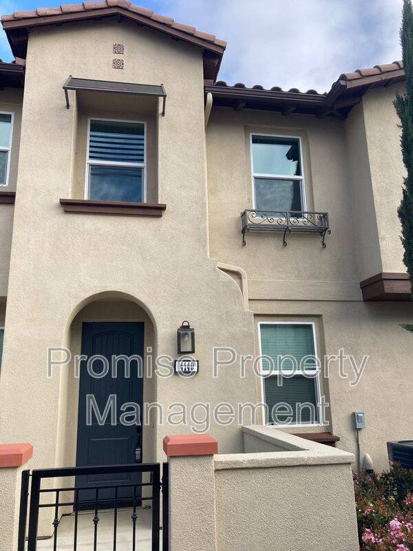Townhouse for rent at 4140 Sitio Cielo, Oceanside, CA 92057