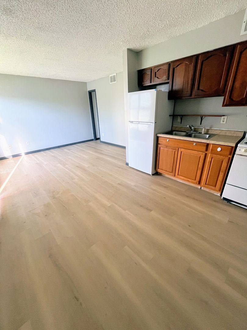 Apartment for rent at 130 Sherwood Court, Waterloo, IA 50701