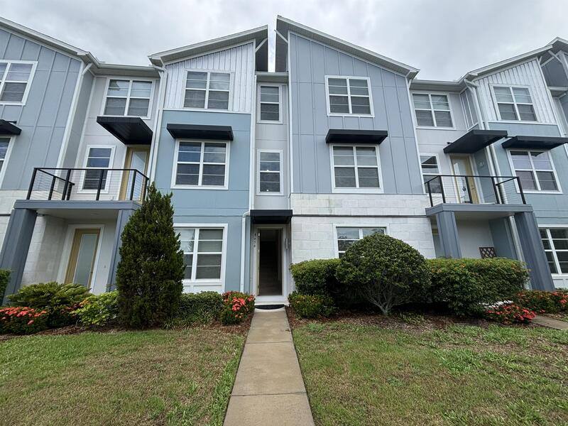Townhouse for rent at 8656 Waksman Place, Orlando, FL 32827