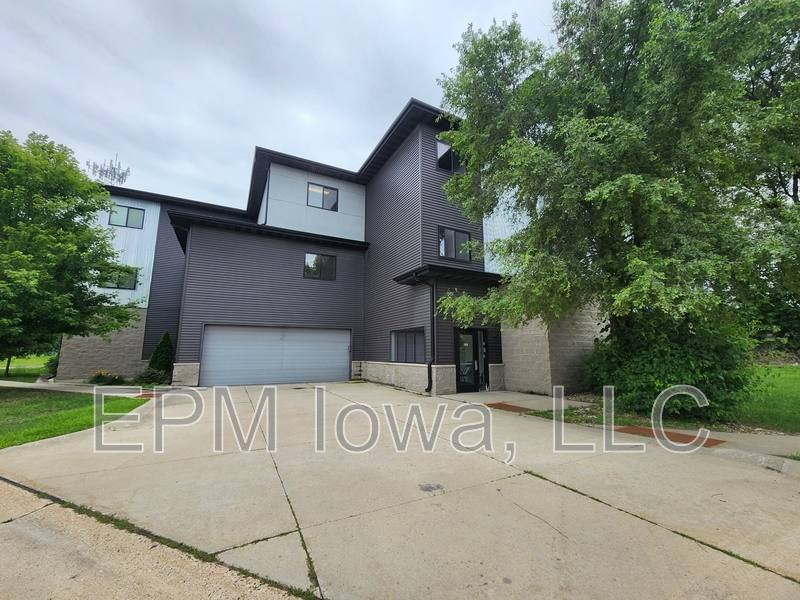 Condo for rent at 221 E 5th St #305, Cedar Falls, IA 50613