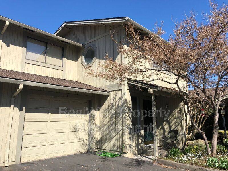 Condo for rent at 1149 Progress Dr #B, Medford, OR 97504