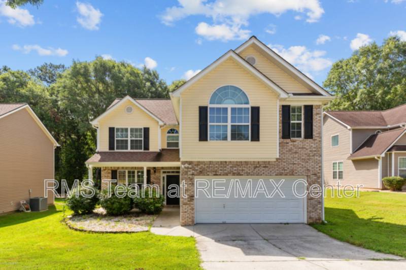 House for rent at 2422 Temple View Dr, Snellville, GA 30078