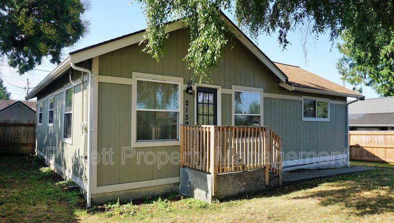 House for rent at 2139 11th St, Bremerton, WA 98312