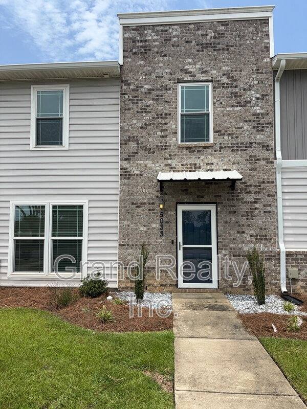 Townhouse for rent at 5033 Peach Dr, Milton, FL 32571