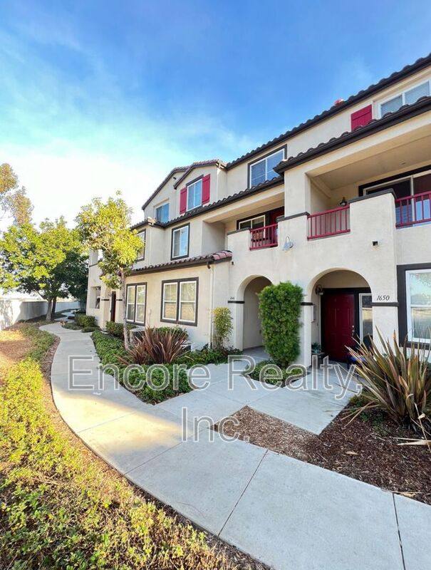 Townhouse for rent at 1646 Paseo Aurora, San Diego, CA 92154