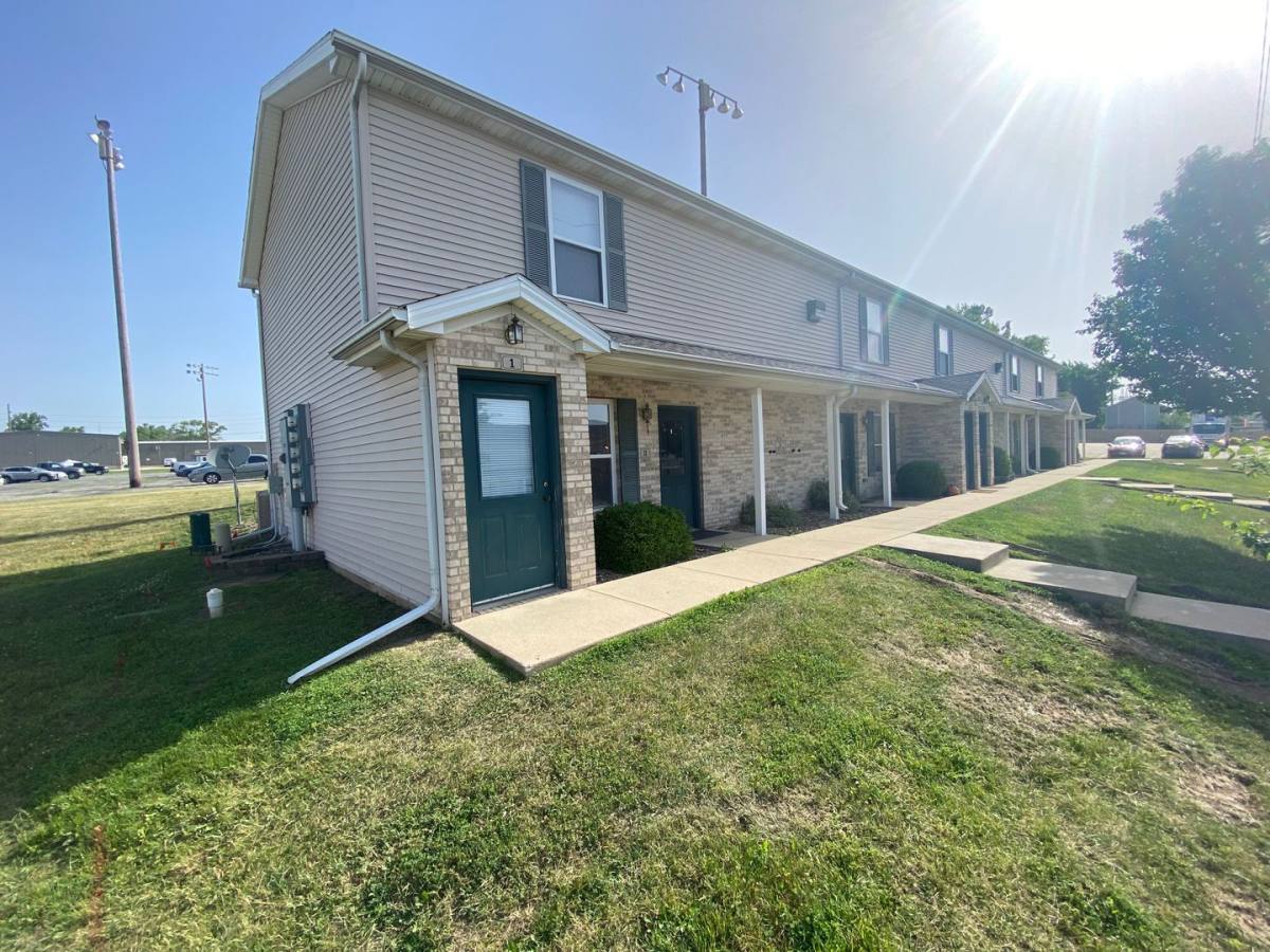 Apartment for rent at 1 Toms Dr, Bloomington, IL 61701