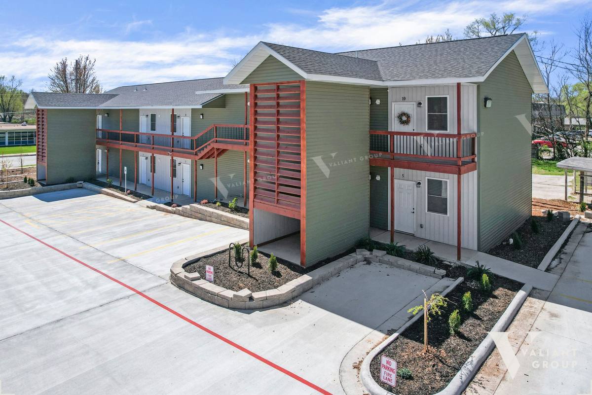 Apartment for rent at 2143 E Cherry St, Springfield, MO 65802