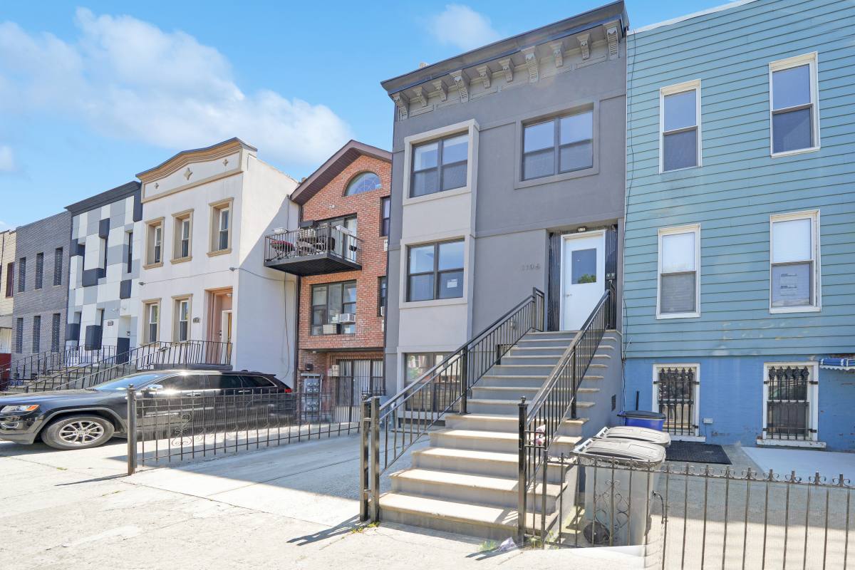 Apartment for rent at 1106 Halsey St - 3rd Floor, Brooklyn, NY 11207