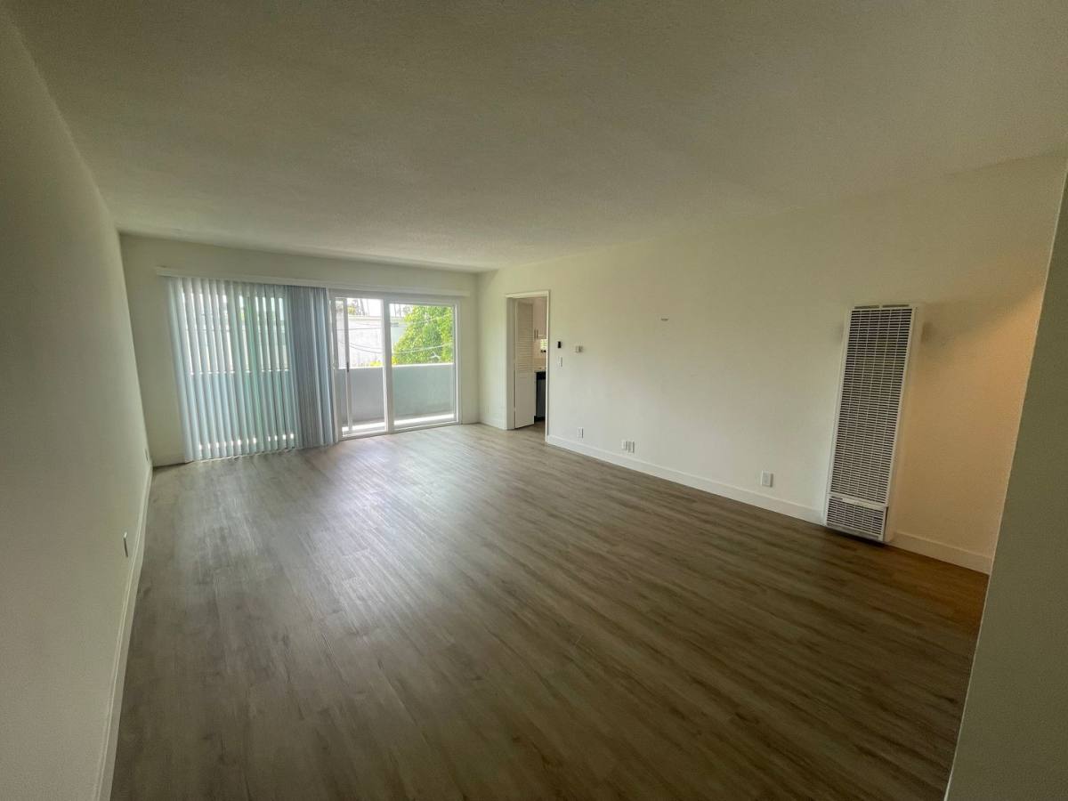 Apartment for rent at 1042 6th St, Santa Monica, CA 90403