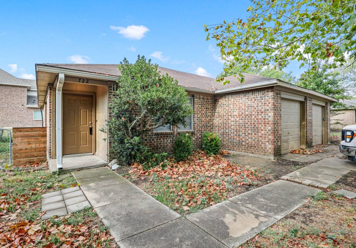 Apartment for rent at 722 Prairie Creek Dr, Princeton, TX 75407